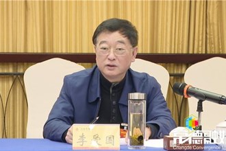 住常省政协委员热议政府工作报告、计划和预算报告
