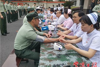 常德军分区联合市第一人民医院为驻常官兵“送健康”